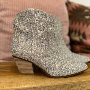 SOLD‼️RHINESTONE COWBOY BOOTS 💎🤠